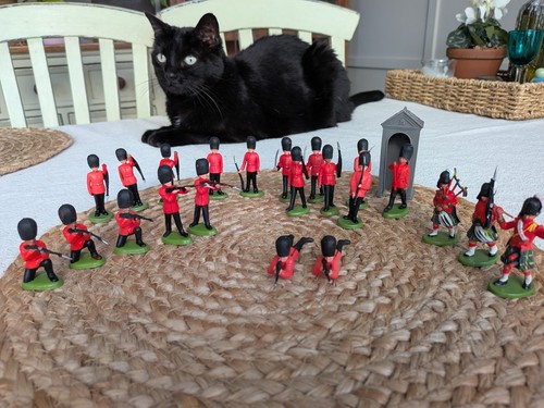 Toy soldiers britains detail - -,
