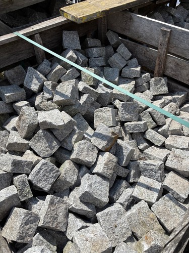 Silver grey granite cobble - silver/,