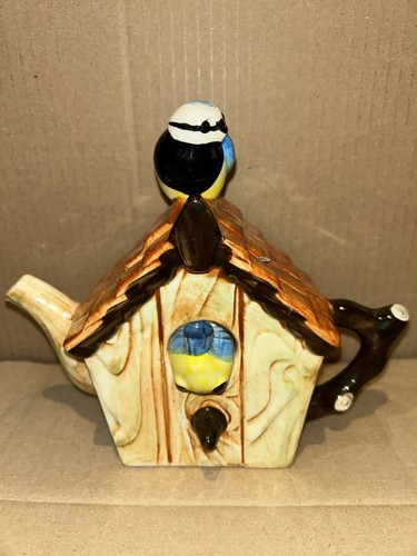 Bird house novelty tea - house,