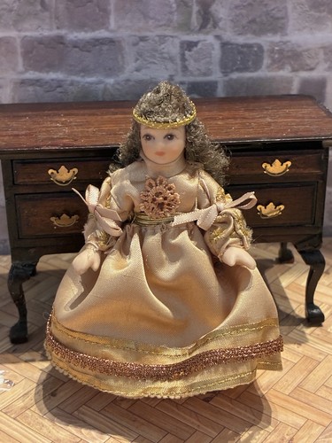 Dolls house scale - house, 1/12