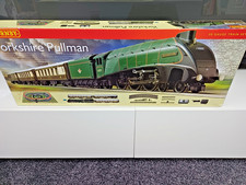 Hornby R1136 Yorkshire Pullman Train Set - DCC Ready