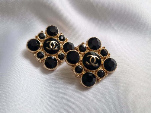 Lot two black square - of,