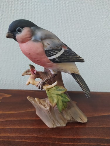 Mauri bullfinch figurine - mauri,