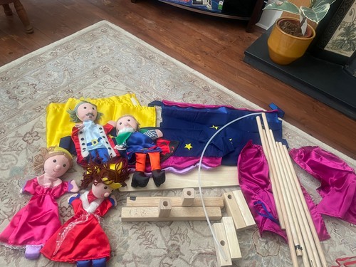 Fiesta crafts theatre - crafts, puppets