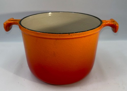 Vintage creuset cast iron - le,