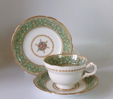 VINTAGE PARAGON CORINTHIAN TEA TRIO - CUP, SAUCER & PLATE  GOOD CONDITION c1939