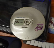 Sony  D-NE700/S - ATRAC/MP3