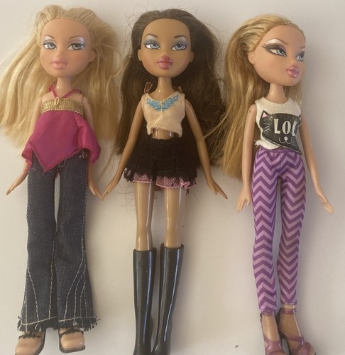 Bratz doll bundle dressed - x3,