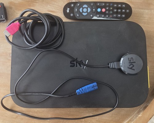 Sky box with remote - q,
