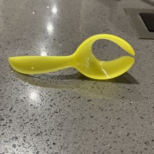 TUPPERWARE - Kitchen Tools / Utensils - Egg Scoop - Yellow
