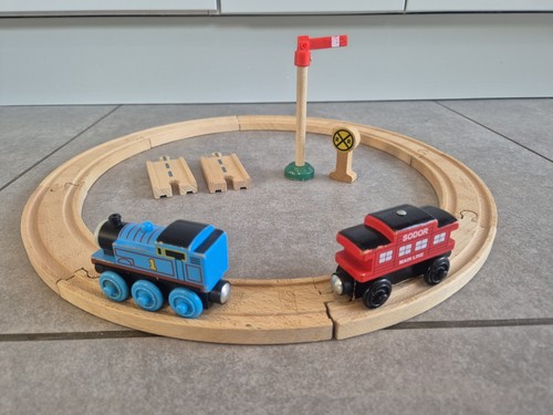 Thomas the tank engine - engine, wooden