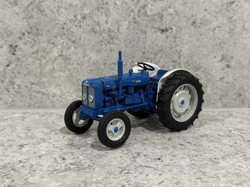 Universal hobbies fordson - hobbies,