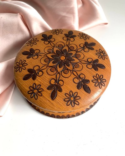 Wooden carved roumd - wooden,
