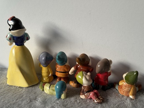 Snow white and seven - white, 7