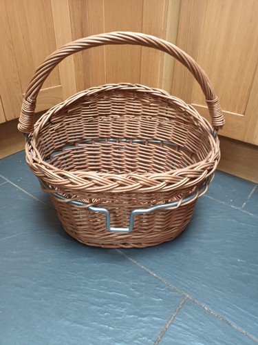 Wicker shopping basket - shopping,