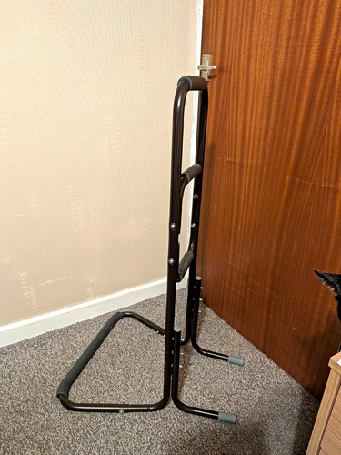 Freestanding steel pull bar - freestanding, up