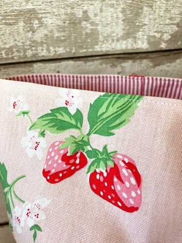 Handmade fabric basket - /, bread