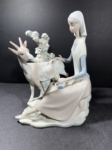 Lladro tall figurine - ,