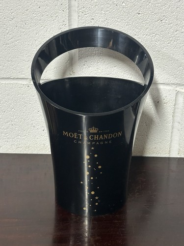 Moet chandon champagne - chandon,