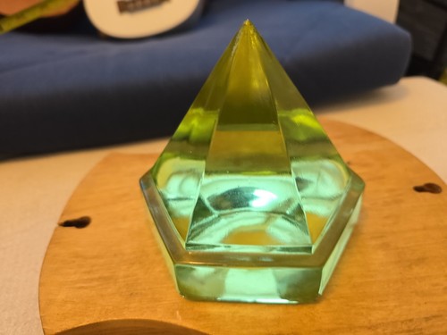 Light green ship - light,