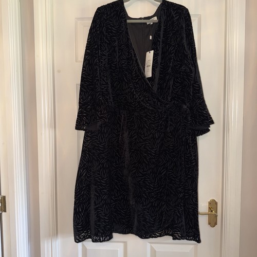 Bnwt size phase eight - 24,