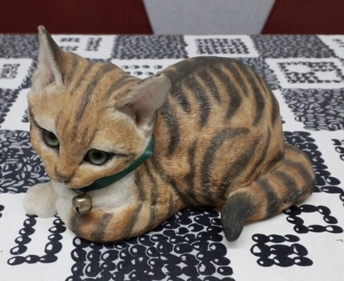 Country artist kitten figurine - country,