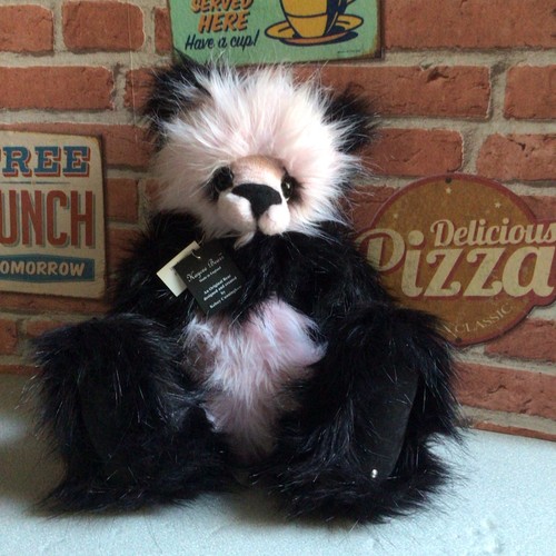 Gorgeous artist panda bear - gorgeous,
