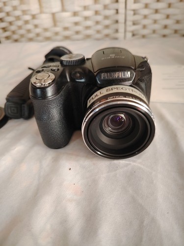 Fujifilm finepix s1800 12mp - s1800,