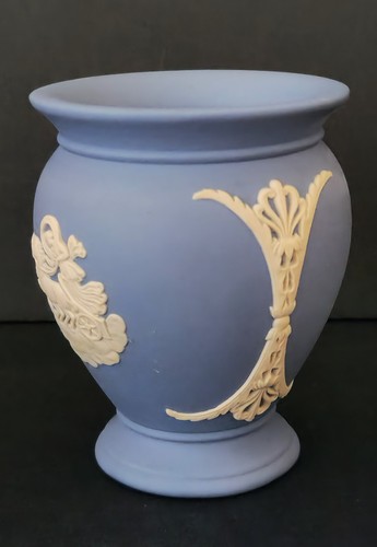 Wedgwood jasperware urn vase - jasperware,