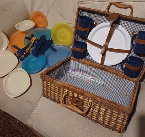 Vintage person picnic basket - person,