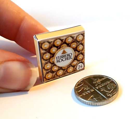 Dolls house miniature - dolls, 1:12