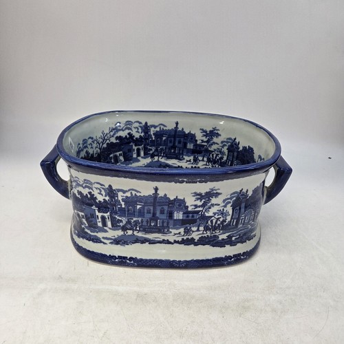 Blue and white ceramic - white, foot
