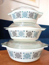 SET OF THREE RETRO PYREX