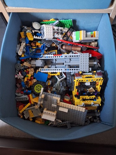 9kg box lego peices broken - box, of