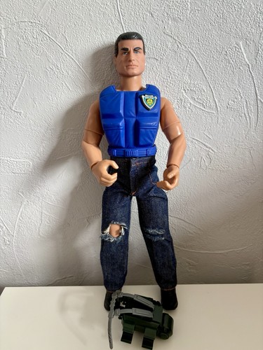 Hasbro 1993 action man - action,