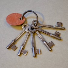 Bunch of Six Old Vintage Keys