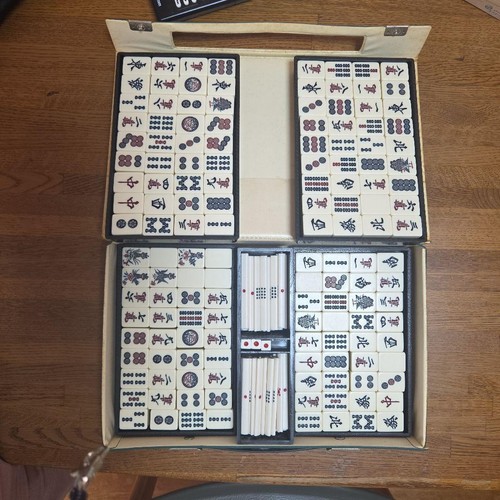 Traditional mahjong set - set, with