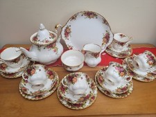 Vintage Royal Albert 22 piece teaset service inc large teapot trios plate ect