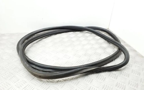 Skoda yeti tailgate rubber - skoda,