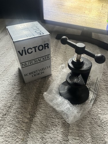 Victor nut cracker vintage - nut,