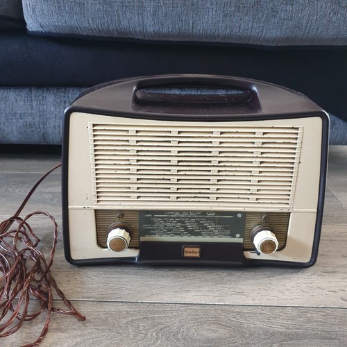 Vintage bakelite valve radio - bakelite,