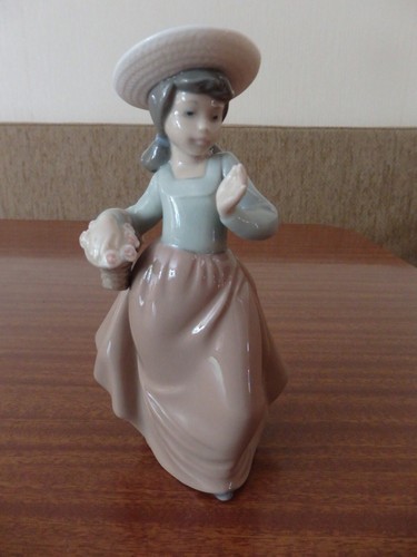 Nao girl with - lladro),