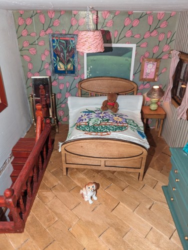 Scale dolls house - 1/12,