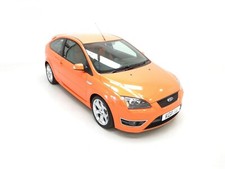 2 X  Focus 5 Door St225