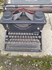 ANTIQUE ROYAL TYPEWRITER,MODEL