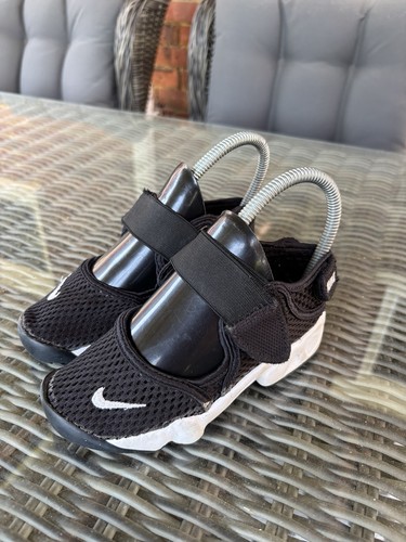 Black nike air rifts - size, 11.5