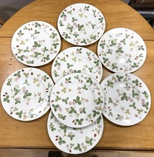 Wedgwood Wild Strawberry Dinner Plate,  10.75 inches, Made in England R4406