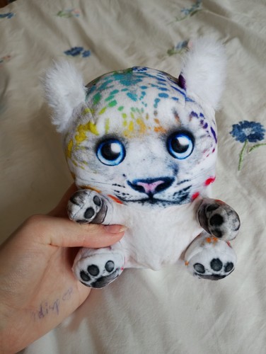 Meme cat snow - leopard, toy