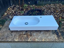 Contemporary ceramic bathroom