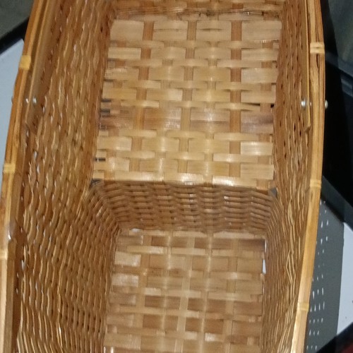 Shaped woven wicker basket - l,